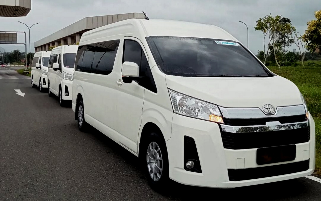 Sewa Hiace Jogja dengan Sopir 2026 | Harga Terbaik, Armada Nyaman & Driver Profesional