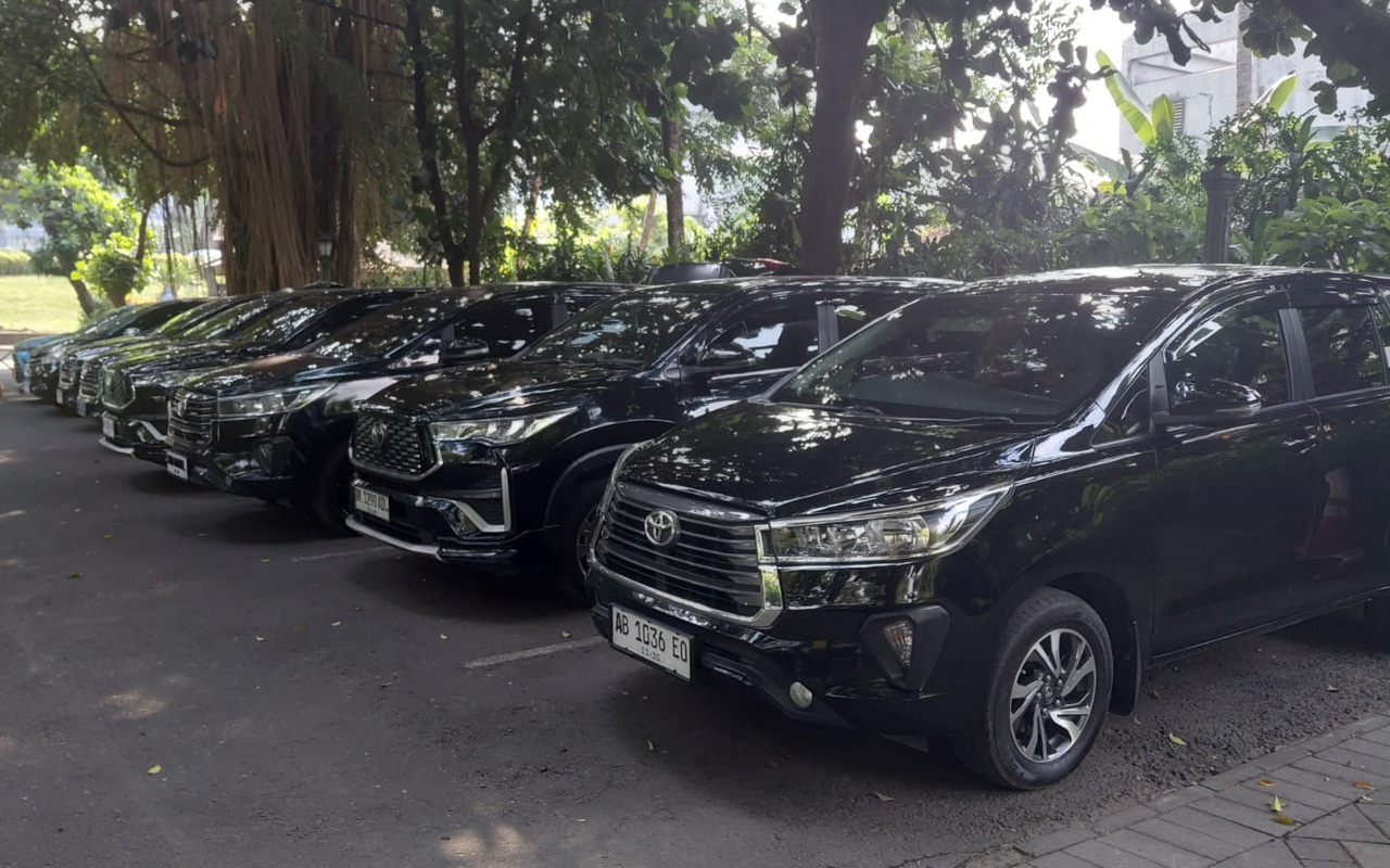 Sewa Mobil Innova Jogja Murah dengan Sopir - Malioboro Tour Transport